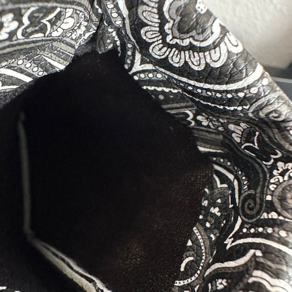 Elegant Black and White Paisley Glasses Pouch - Picture 2 of 3